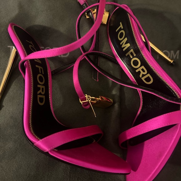 Size 38.5 Tom Ford Padlock Heel in Metallic Pink - Picture 3 of 4